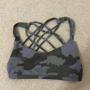 Lululemon size 4 free to be wild bra